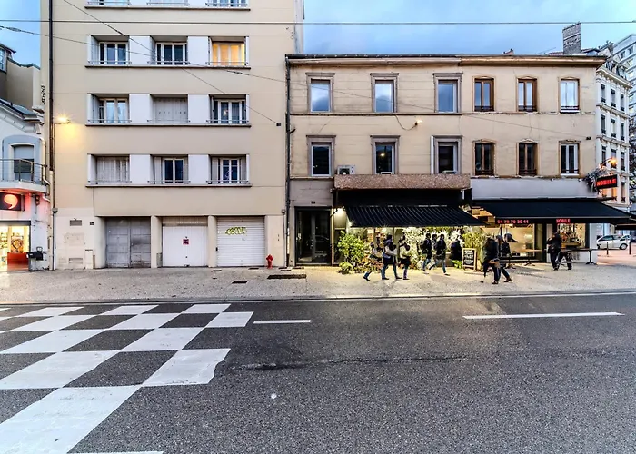 Charming 1-Bedroom Apartment Across From Halles Paul Bocuse & Part-Dieu