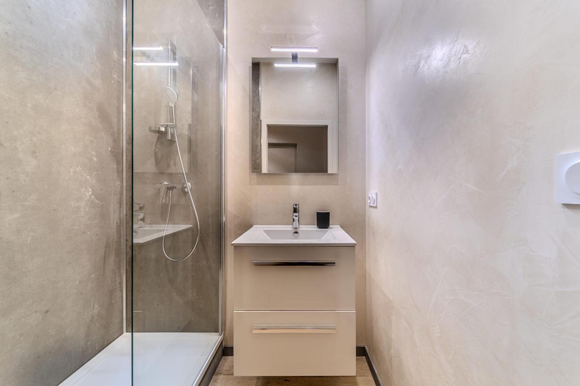 Charming 1-bedroom Across From Halles Paul Bocuse & Part-dieu Lione