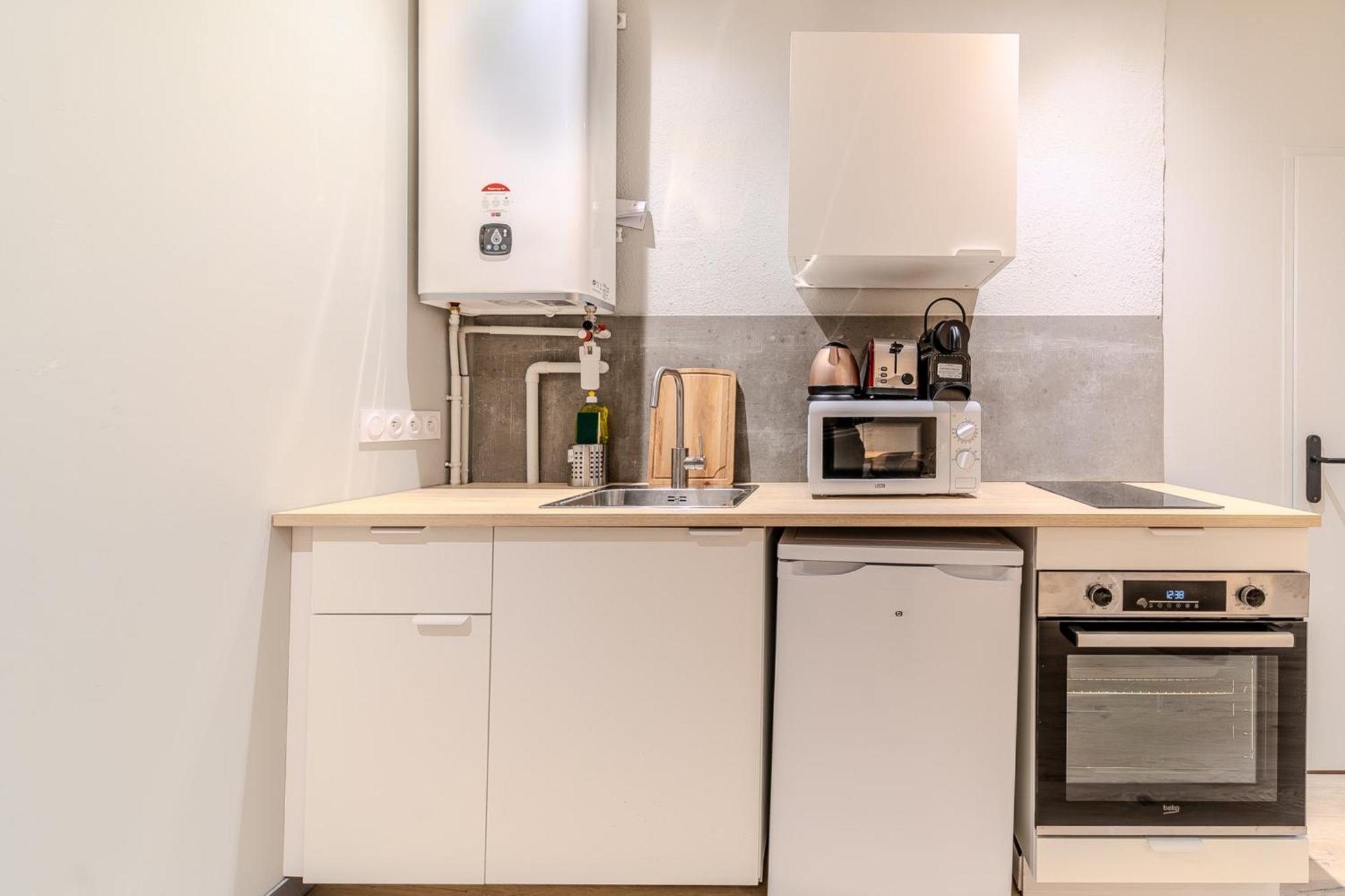 Charming 1-bedroom Across From Halles Paul Bocuse & Part-dieu * Lione